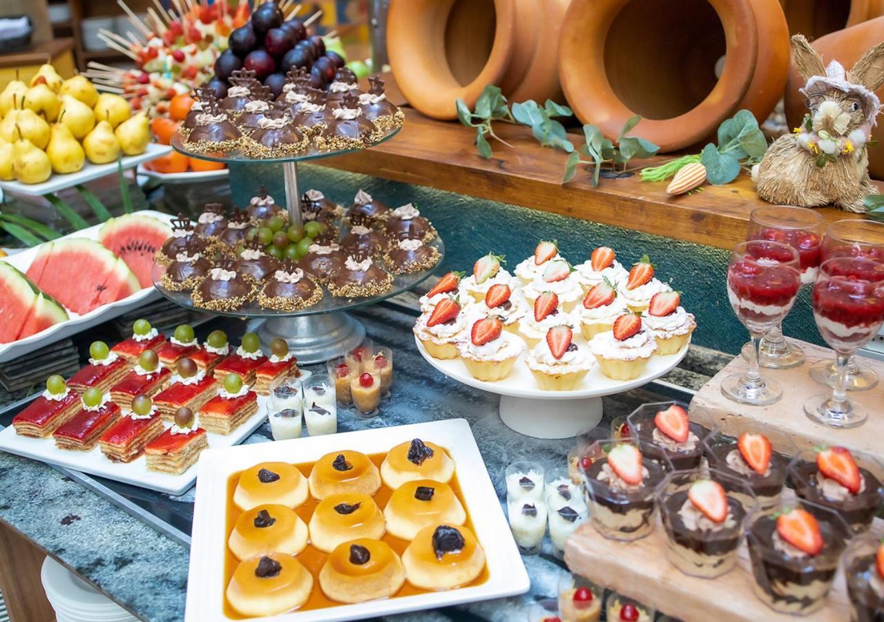 Olímpia Hot Beach Resort מראה חיצוני תמונה A dessert buffet